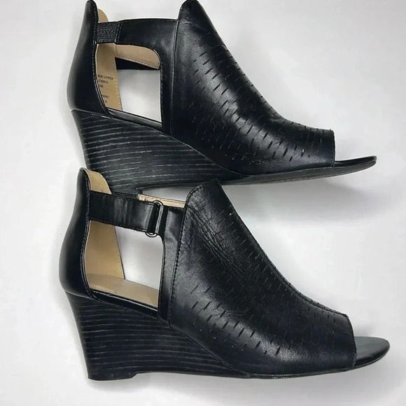 Adrienne Vittadini River Black Perforated Leather Wedge Sandals Size 7 - Picture 2 of 6
